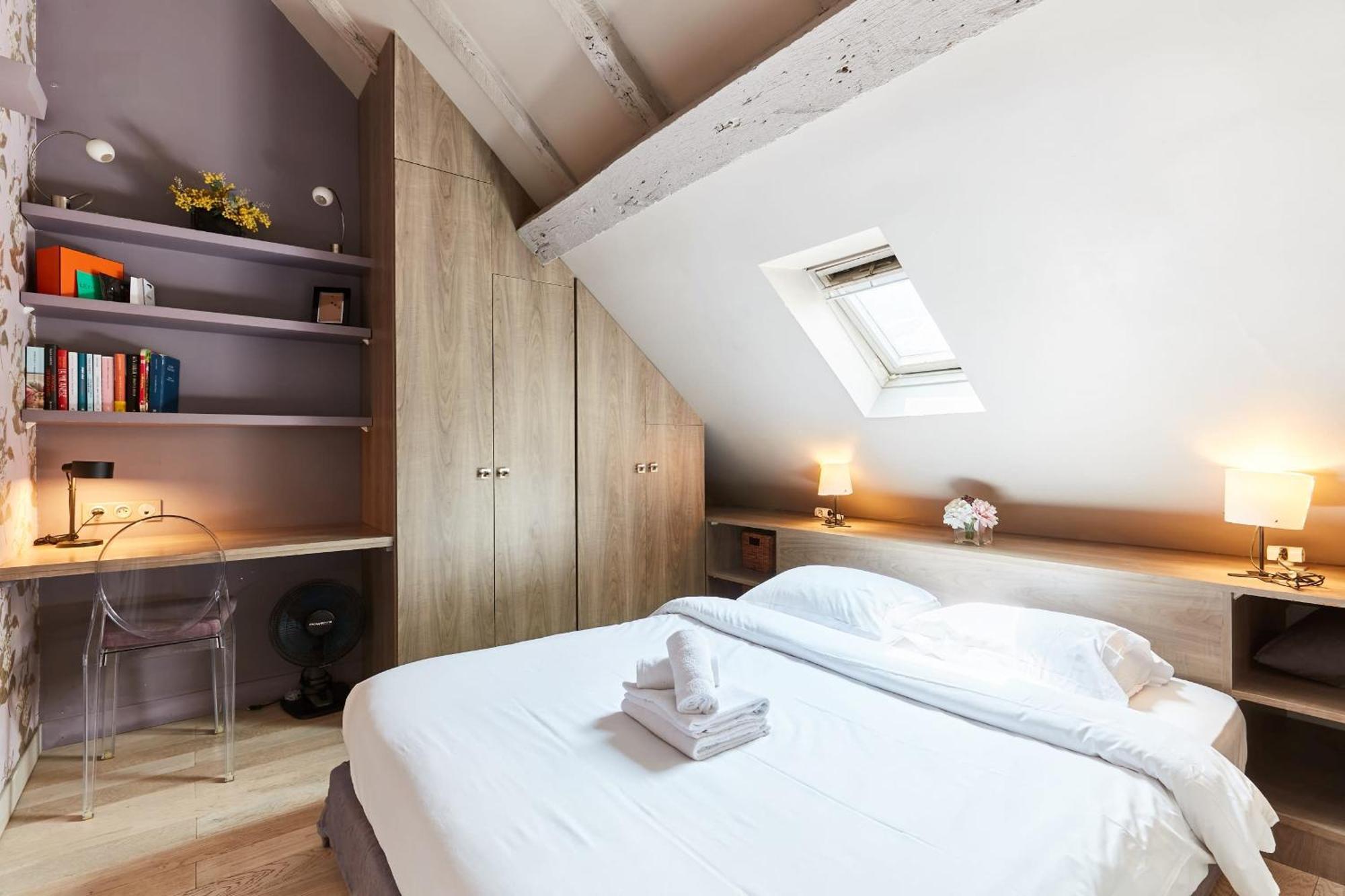 Place Des Vosges - 1Br With Balcony - Cityapartmentstay Paris Exteriör bild