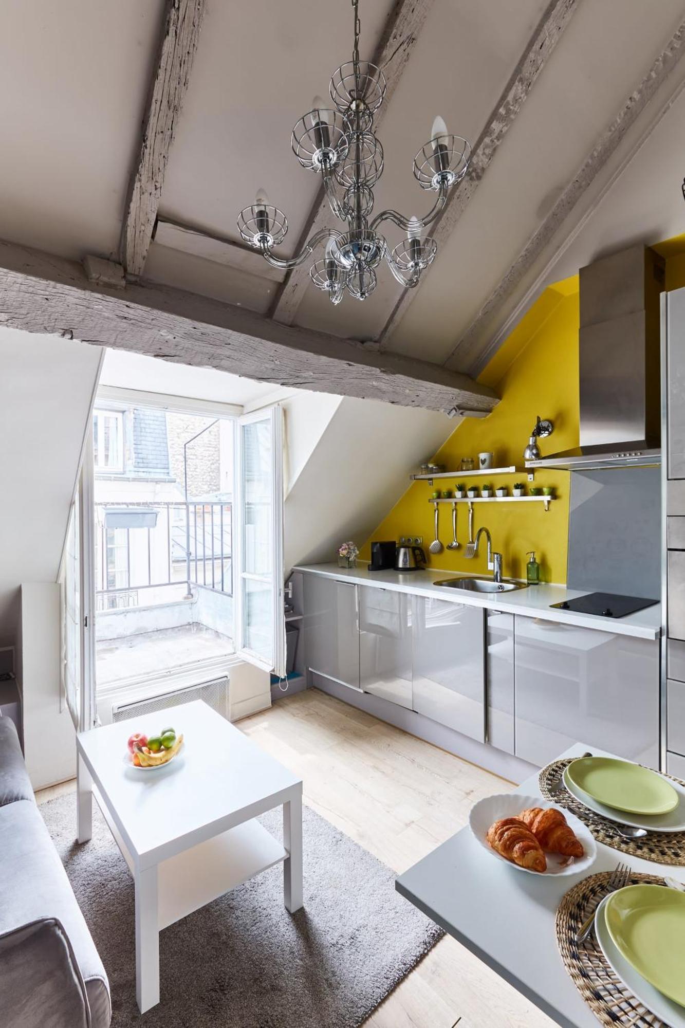 Place Des Vosges - 1Br With Balcony - Cityapartmentstay Paris Exteriör bild