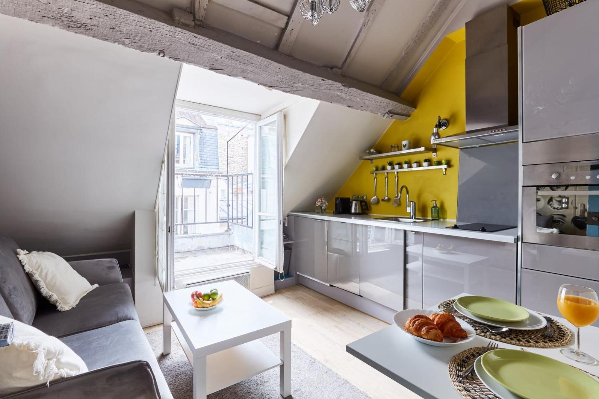 Place Des Vosges - 1Br With Balcony - Cityapartmentstay Paris Exteriör bild