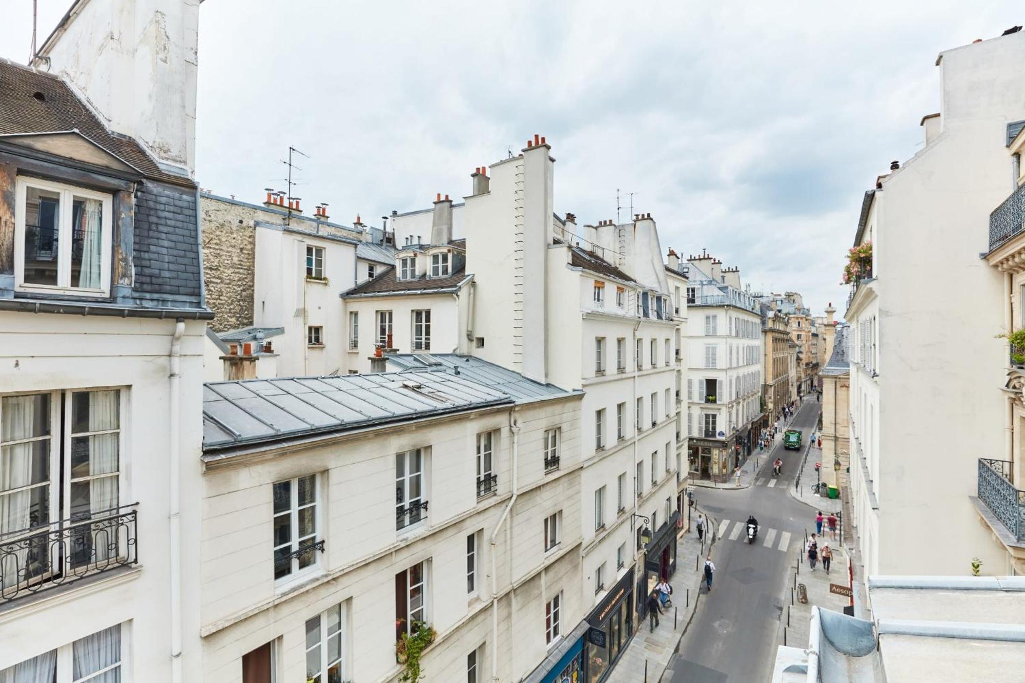 Place Des Vosges - 1Br With Balcony - Cityapartmentstay Paris Exteriör bild